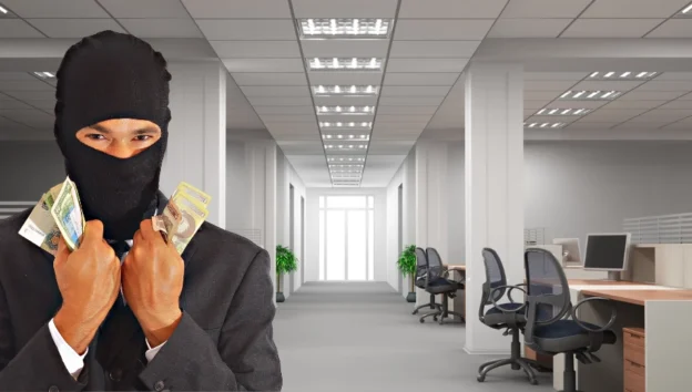 pembobolan kantor terjadi diluar jam kerja
