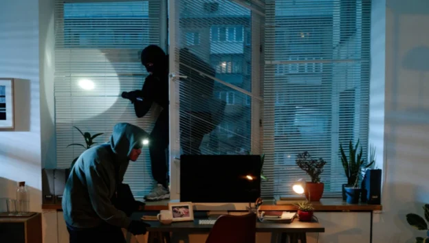 Kenapa Lingkungan Sepi Lebih Rawan Kejahatan?